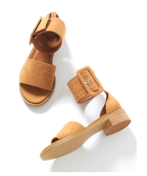 DRWCYS（ドロシーズ）の「スエードアンクルサンダル（シューズ・レディース・ブラック/キャメル/カーキ/インディゴ）」の2枚目の写真