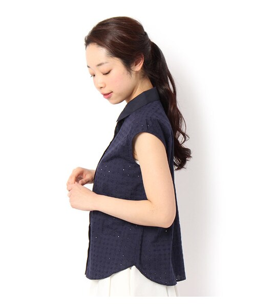 laboratory work(ラボラトリーワーク)の「アイレット刺繍フレンチスリーブブラウス(トップス・レディース・オフホワイト/サックス/ネイビー・M)」の5枚目の写真