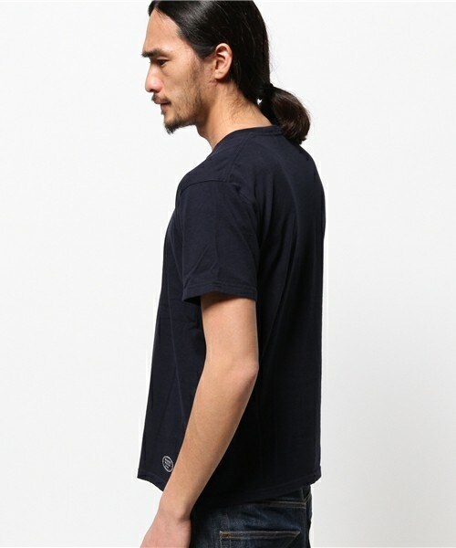 FREDY&GLOSTER（フレディアンドグロスター）の「偉人シリーズＴシャツ　Wood 2015Ｖe（Tシャツ/カットソー・メンズ・ホワイト/ネイビー・SMALL/MEDIUM/LARGE）」の4枚目の写真