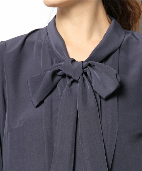 Soareak（ソアリーク）の「ｸﾚｰﾌﾟｻﾃﾝﾎﾞｳﾀｲBL（シャツ/ブラウス・レディース・ホワイト/ネイビー/ライトピンク・MEDIUM）」の8枚目の写真