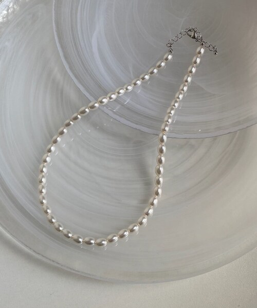 DouDou（ドゥドゥ）の「ドロップパールミドルネックレス（ネックレス・レディース・ブラック/ホワイト・F）」の2枚目の写真