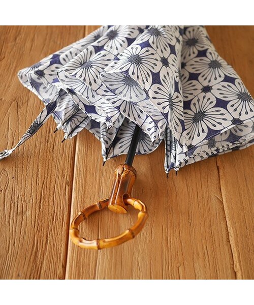 Madu（マディ）の「日傘 レトロフラワー ネイビー 折りたたみ傘（インテリア・その他・親骨の長さ約47cm）」の4枚目の写真