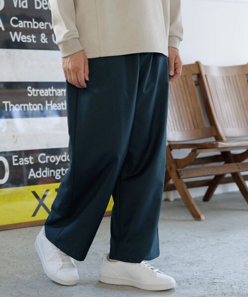 LAKOLE(ラコレ)の「TRワイドイージーパンツ(パンツ・チャコール18/ブラック19/グリーン70・S/M/L)」の2枚目の写真