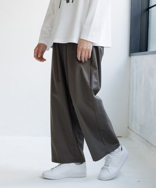 LAKOLE(ラコレ)の「TRワイドイージーパンツ(パンツ・チャコール18/ブラック19/グリーン70・S/M/L)」の4枚目の写真