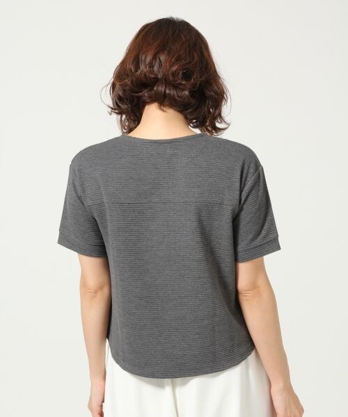 LEPSIM（レプシィム）の「タッククロプドタケプルオーバーＳＳ（トップス・レディース・オフ05/ブラック09/グレー（カタゾメ）15/ダークネイビー89・FREE SIZE）」の10枚目の写真