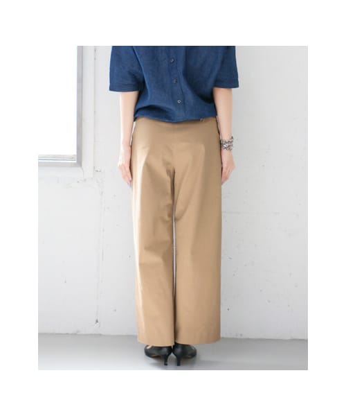 URBAN RESEARCH DOORS（アーバンリサーチドアーズ）の「コットンタックワイドパンツ（パンツ・レディース・BEIGE/NAVY・36/38）」の8枚目の写真