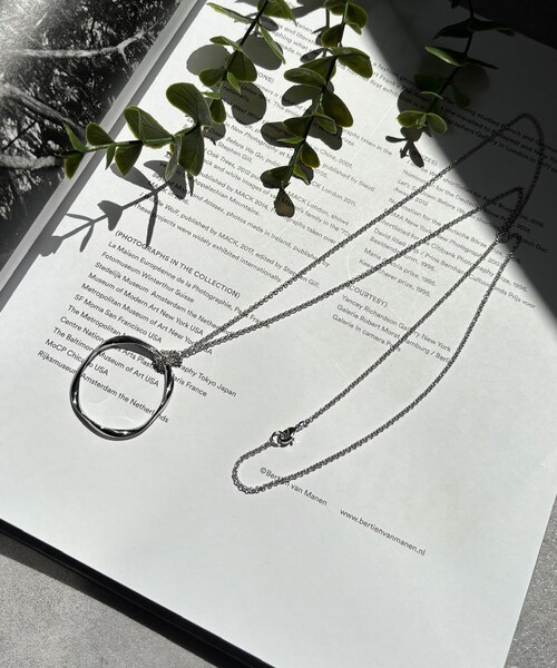 DouDou（ドゥドゥ）の「変型スクエアワントップネックレス（ネックレス・レディース・ゴールド/シルバー・F）」の2枚目の写真