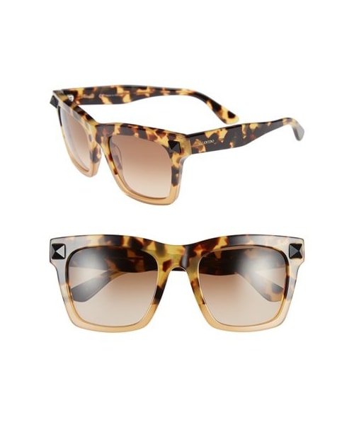 VALENTINO（ヴァレンティノ）の「Valentino 'Rockstud' 54mm Wayfarer Sunglasses（サングラス・レディース・Tokyo Havana）」の3枚目の写真