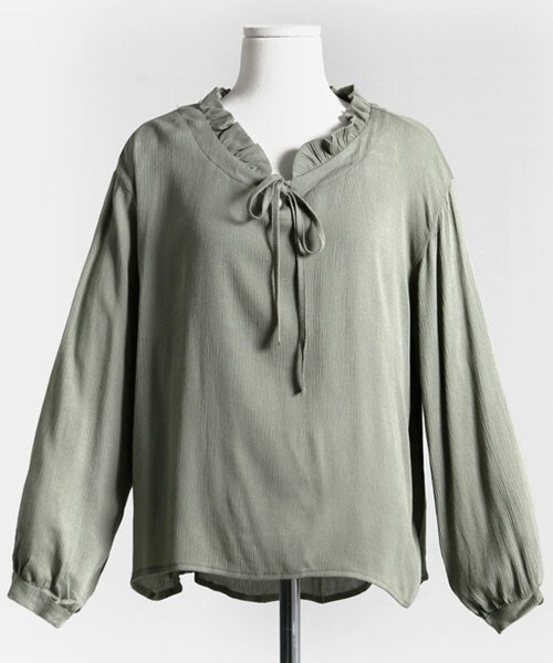 DHOLIC（ディーホリック）の「フリルネックリンクルブラウス（シャツ/ブラウス・レディース・ホワイトアイボリー/カーキ・FREE）」の2枚目の写真