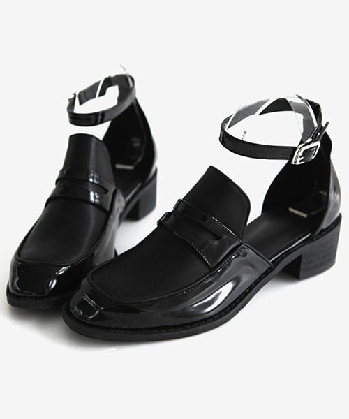 DHOLIC（ディーホリック）の「アンクルストラップローファーシューズ（ドレスシューズ・レディース・アイボリー/ブラック・230/235/240/245/250）」の2枚目の写真