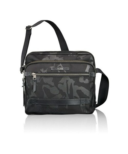 TUMI（トゥミ）の「Tumi 'Dalston Clifton' Crossbody Bag（メッセンジャーバッグ）」 WEAR