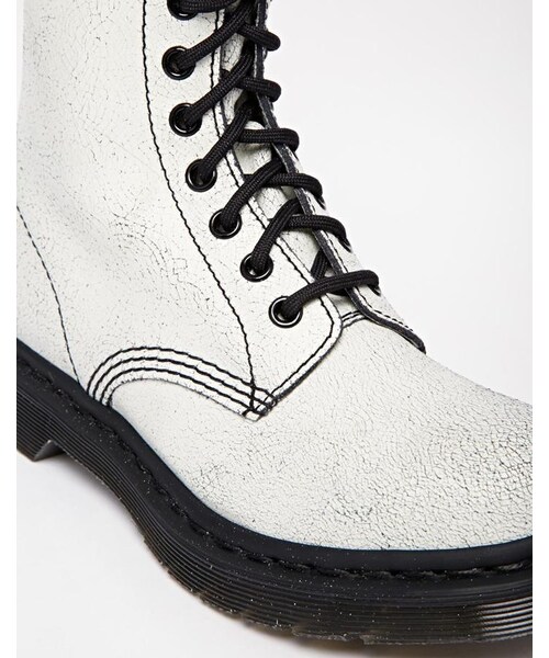 Dr. Martens（ドクターマーチン）の「Dr Martens Core Pascal White/Black 8 Eye Ankle Boots（ブーツ・レディース・white・US 9/US 5/US 7/US 6/US 10/US 8/US 11）」の2枚目の写真