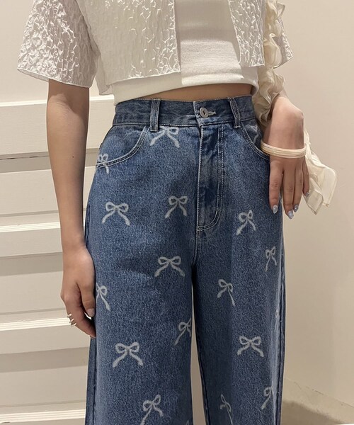 one after another NICE CLAUP(ワンアフターアナザーナイスクラップ)の「リボンワイドデニム/SM展開(デニムパンツ・レディース・サックスブルー/ブルー/ネイビー・1/2)」の3枚目の写真