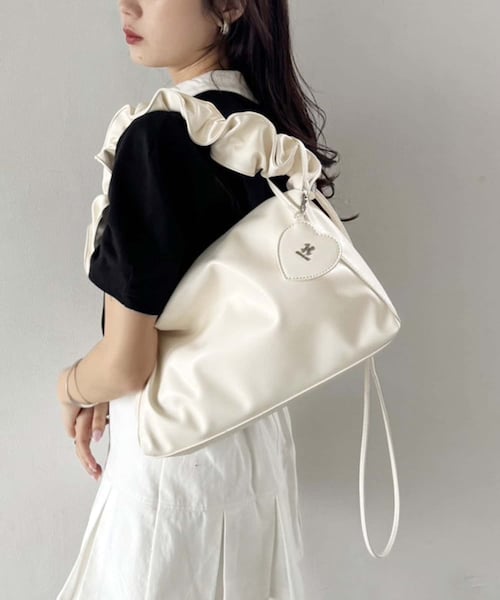 one after another NICE CLAUP（ワンアフターアナザーナイスクラップ）の「ハートミラーチャーム付ドロストBAG（ハンドバッグ・レディース・シルバー/アイボリー/ブラック・FREE）」の2枚目の写真