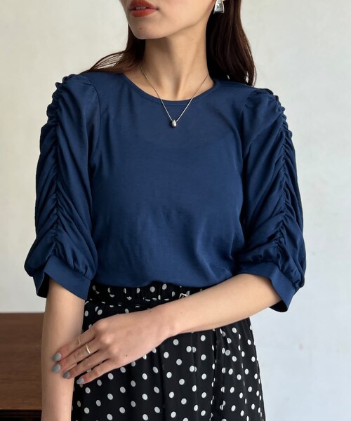 Chez toi(シェトワ)の「セミシアースラブ袖ギャザープルオーバー(Tシャツ/カットソー・レディース・オフホワイト/ブルー/ブラック・F)」の3枚目の写真