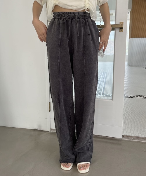 one after another NICE CLAUP（ワンアフターアナザーナイスクラップ）の「【セルフカット可】スウェットパンツ（パンツ・レディース・グレー/チャコールグレー・FREE）」の2枚目の写真