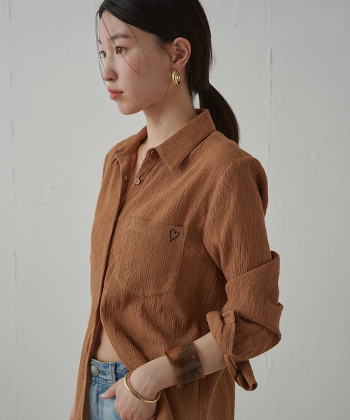 Loungedress(ラウンジドレス) ハート刺繍ガーゼシャツ　ホワイト LOUNGEDRESS（ラウンジドレス）の「ハート刺繍ガーゼシャツ（）」 - WEAR
