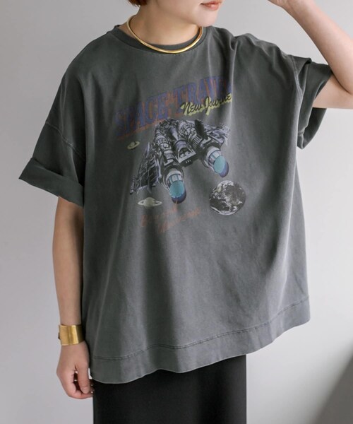 PUAL CE CIN（ピュアルセシン）の「ヴィンテージライクSpace TravelT（Tシャツ/カットソー・レディース・ベージュ/ブルー系その他/チャコールグレー・FREE）」の2枚目の写真