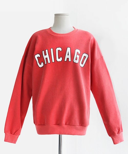 DHOLIC(ディーホリック)の「CHICAGOロゴスウェットトップス(スウェット・レディース・ディープブルー/オレンジトーン/カーキトーン・FREE)」の3枚目の写真