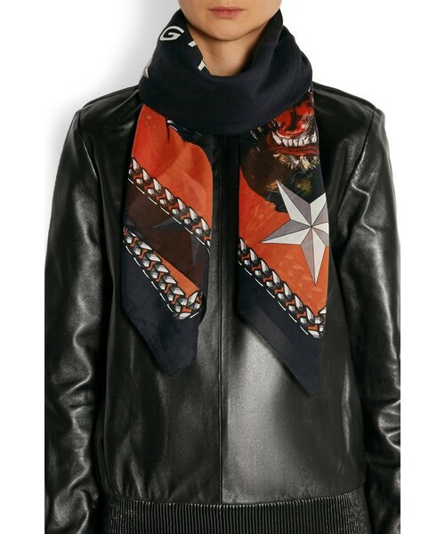 GIVENCHY(ジバンシイ)の「Givenchy Square scarf 120cm x 120cm GIVENCHY(ジバンシイ)の「Givenchy Square scarf 120cm x 120cm