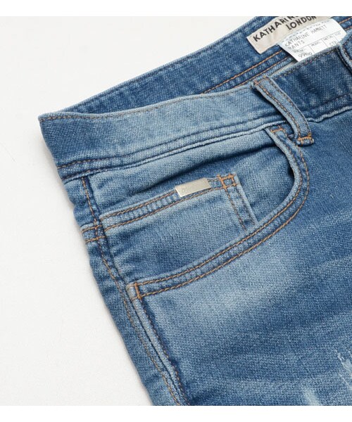 KATHARINE HAMNETT LONDON (キャサリンハムネットロンドン)の「REPAIR JOG DENIM(パンツ・メンズ・ネイビー・S/M/L/XL)」の6枚目の写真