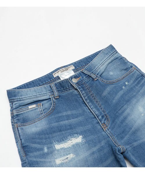 KATHARINE HAMNETT LONDON (キャサリンハムネットロンドン)の「REPAIR JOG DENIM(パンツ・メンズ・ネイビー・S/M/L/XL)」の4枚目の写真