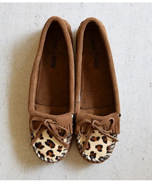 Minnetonka(ミネトンカ)の「【MINNETONKA】レオパードスエードモカ (821602)(パンプス・レディース・ブラック/ブラウン/ベージュ・35/36/37/38)」の2枚目の写真