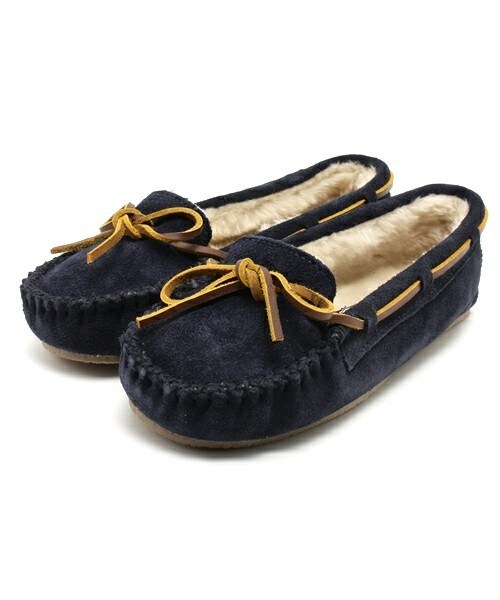 Minnetonka(ミネトンカ)の「【MINNETONKA】CALLY SLIPPER (841637)(モカシン/デッキシューズ・レディース・ベージュ/ネイビー・35/36/37/38)」の2枚目の写真