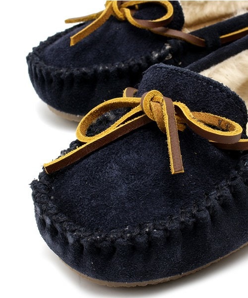 Minnetonka(ミネトンカ)の「【MINNETONKA】CALLY SLIPPER (841637)(モカシン/デッキシューズ・レディース・ベージュ/ネイビー・35/36/37/38)」の6枚目の写真