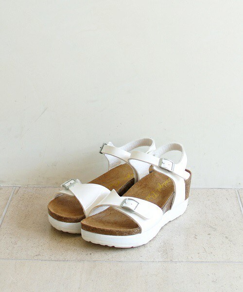 Bridget Birkin(ブリジットバーキン)の「【MORE4月号掲載】ダブルストラップサンダル (552108)(サンダル・レディース・ホワイト/ホワイト系その他/ブラック・SMALL/MEDIUM/LARGE/X-LARGE)」の4枚目の写真