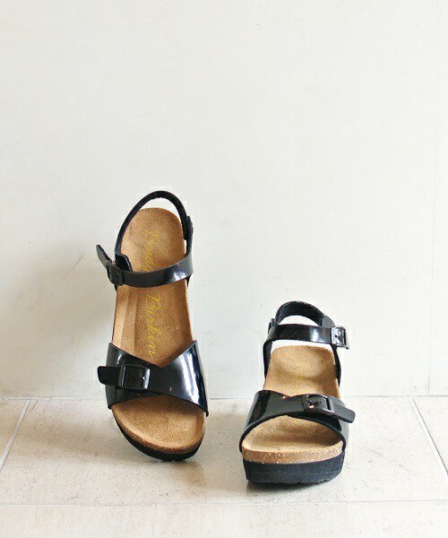 Bridget Birkin(ブリジットバーキン)の「【MORE4月号掲載】ダブルストラップサンダル (552108)(サンダル・レディース・ホワイト/ホワイト系その他/ブラック・SMALL/MEDIUM/LARGE/X-LARGE)」の3枚目の写真