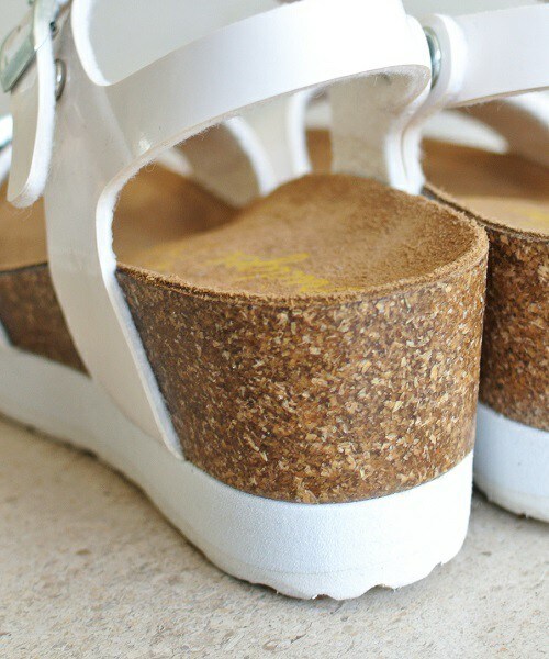 Bridget Birkin(ブリジットバーキン)の「【MORE4月号掲載】ダブルストラップサンダル (552108)(サンダル・レディース・ホワイト/ホワイト系その他/ブラック・SMALL/MEDIUM/LARGE/X-LARGE)」の7枚目の写真