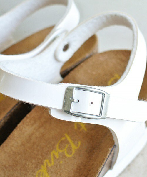 Bridget Birkin(ブリジットバーキン)の「【MORE4月号掲載】ダブルストラップサンダル (552108)(サンダル・レディース・ホワイト/ホワイト系その他/ブラック・SMALL/MEDIUM/LARGE/X-LARGE)」の6枚目の写真