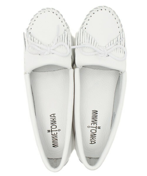 Minnetonka(ミネトンカ)の「キルティ アンビーデッド (851622)(モカシン/デッキシューズ・レディース・ホワイト/グレー/ライトピンク・35/36/37/38)」の11枚目の写真