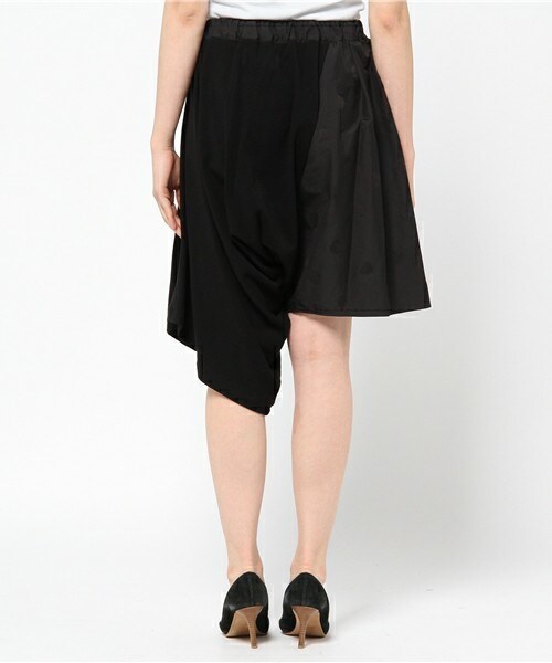 gomme（ゴム）の「タックドレープパンツ（その他パンツ・レディース・ブラック/ネイビー・MEDIUM）」の5枚目の写真