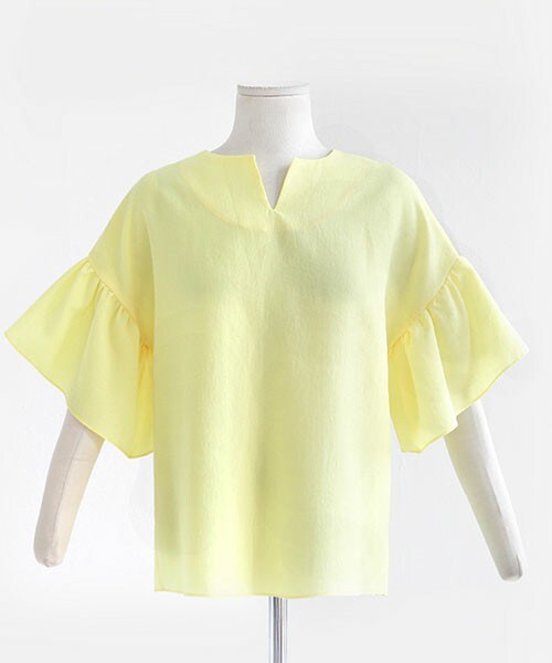 DHOLIC（ディーホリック）の「Vスリットラッフルスリーブブラウス（シャツ/ブラウス・レディース・アイボリー/イエロー/ピンク/ネイビー・FREE）」の3枚目の写真