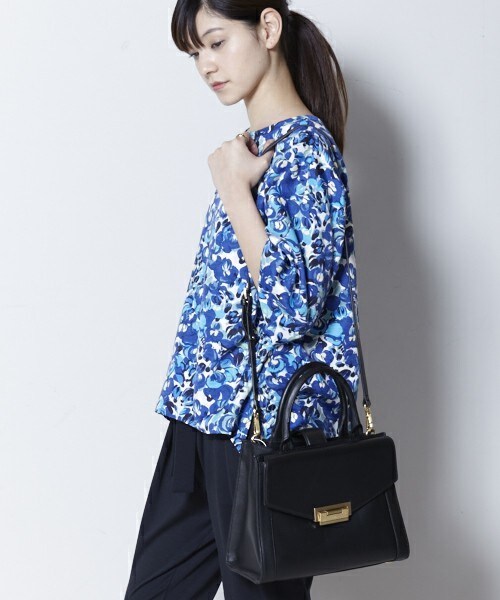 FLYNN（フリン）の「FLYNN 『CLARKE』ハンドバッグ（ハンドバッグ・レディース・ネイビー/ブラック・FREE）」の2枚目の写真