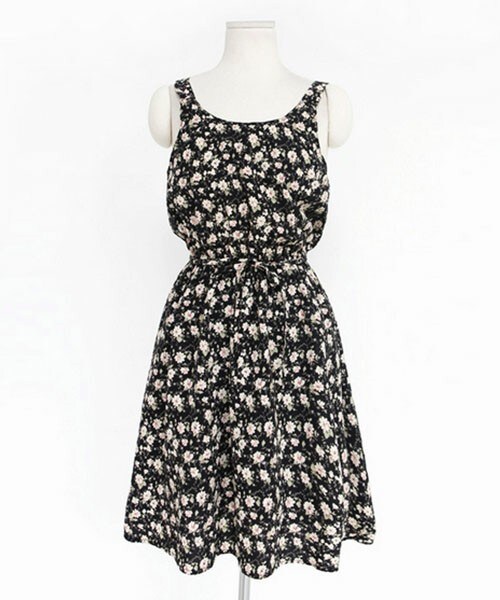 DHOLIC(ディーホリック)の「小花柄ノースリーブワンピース(ワンピース・レディース・ネイビーA/ブラックA/ブラックグレーB/ブラックB・FREE)」の4枚目の写真