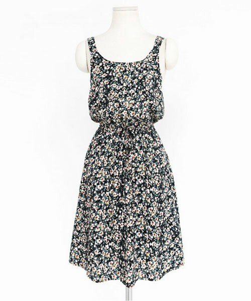 DHOLIC(ディーホリック)の「小花柄ノースリーブワンピース(ワンピース・レディース・ネイビーA/ブラックA/ブラックグレーB/ブラックB・FREE)」の2枚目の写真