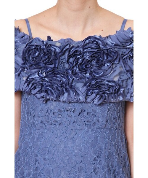 GRACE CONTINENTAL（グレースコンチネンタル）の「フリルスヌード付き