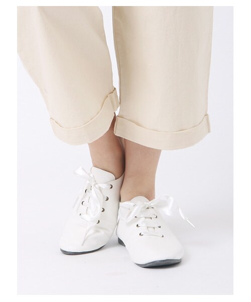 ehka sopo（エヘカソポ）の「サテンリボンレースアップシューズ（パンプス・レディース・オフホワイト/ブラック・M/L）」の9枚目の写真