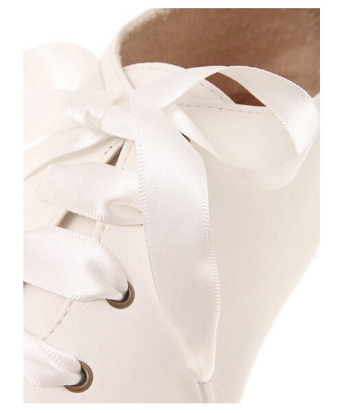 ehka sopo（エヘカソポ）の「サテンリボンレースアップシューズ（パンプス・レディース・オフホワイト/ブラック・M/L）」の6枚目の写真