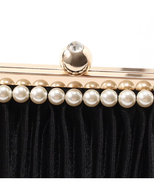 laboratory work（ラボラトリーワーク）の「パールビーズ使いサテンクラッチバッグ（バッグ・レディース・ブラック/ベージュ）」の6枚目の写真