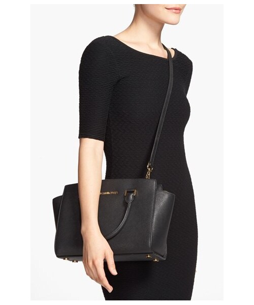 MICHAEL KORS（マイケルコース）の「MICHAEL Michael Kors 'Medium Selma' Zip Top Satchel（ショルダーバッグ・レディース・Black）」の4枚目の写真