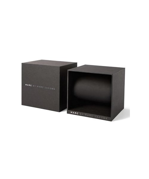 Marc by Marc Jacobs（マークバイマークジェイコブス）の「MARC BY MARC JACOBS 'Amy' Bracelet Watch, 37mm（アナログ腕時計・レディース・Gold）」の2枚目の写真