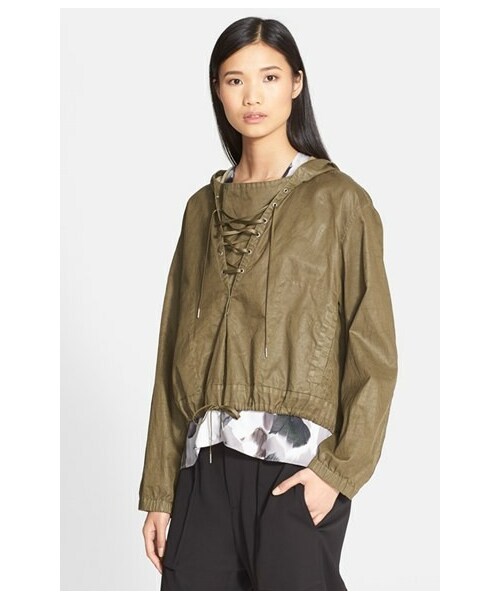 HELMUT LANG（ヘルムートラング）の「Helmut Lang Distressed Resin Coated Hooded Anorak（ジャケット/アウター・レディース・Camo・Regular Petite/Regular Small/Regular Medium/Regular Large）」の4枚目の写真