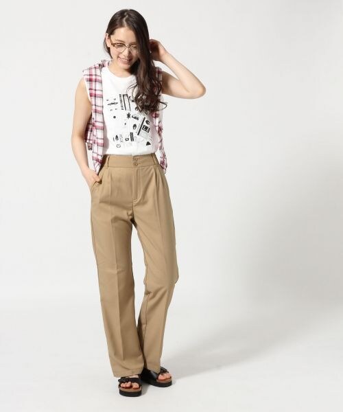 LOWRYS FARM（ローリーズファーム）の「ＴＲワイドタックパンツ（パンツ・レディース・オフ05/ベージュ52/グリーン78・Ｍ/Ｌ）」の5枚目の写真