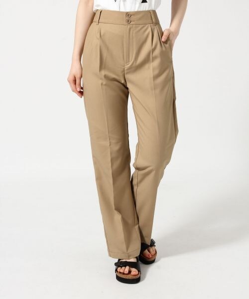 LOWRYS FARM（ローリーズファーム）の「ＴＲワイドタックパンツ（パンツ・レディース・オフ05/ベージュ52/グリーン78・Ｍ/Ｌ）」の2枚目の写真