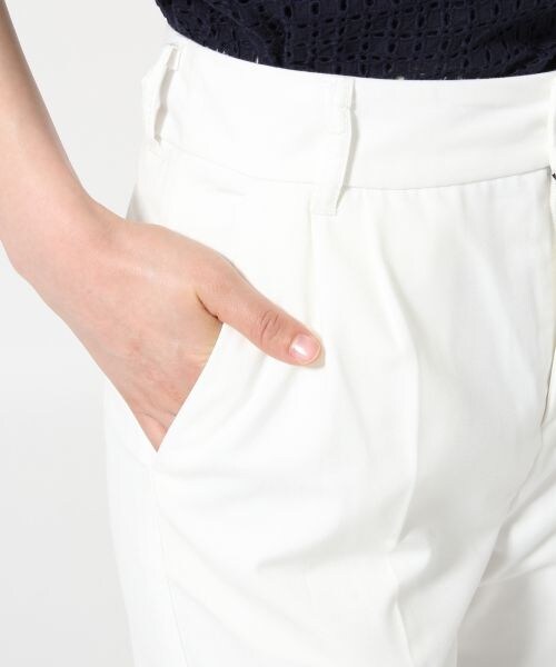 LOWRYS FARM（ローリーズファーム）の「ＴＲワイドタックパンツ（パンツ・レディース・オフ05/ベージュ52/グリーン78・Ｍ/Ｌ）」の9枚目の写真