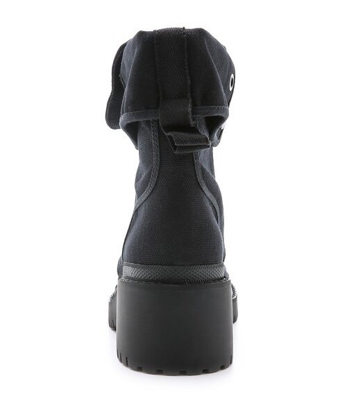 Marc by Marc Jacobs(マークバイマークジェイコブス)の「Marc by Marc Jacobs Army Boots(ブーツ・レディース・Black/Black・38.5/36.5/37/37.5/38/39/39.5/40/41/35/35.5/36)」の2枚目の写真